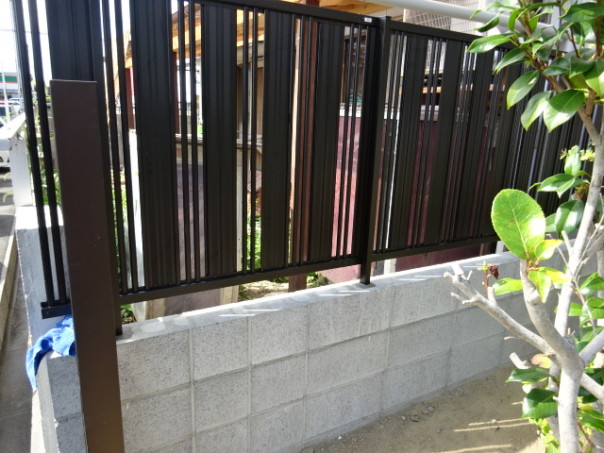 安全対策でブロック塀からフェンスを設置しました 豊川市m町 K様邸 フェンス設置工事
