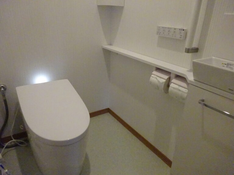 豊橋市トイレ改装工事洋式トイレから洋式トイレに改装！TOTOネオレストAS1レストルームドレッサーコンフォートシリーズ　豊橋市N町K様邸トイレ改装工事