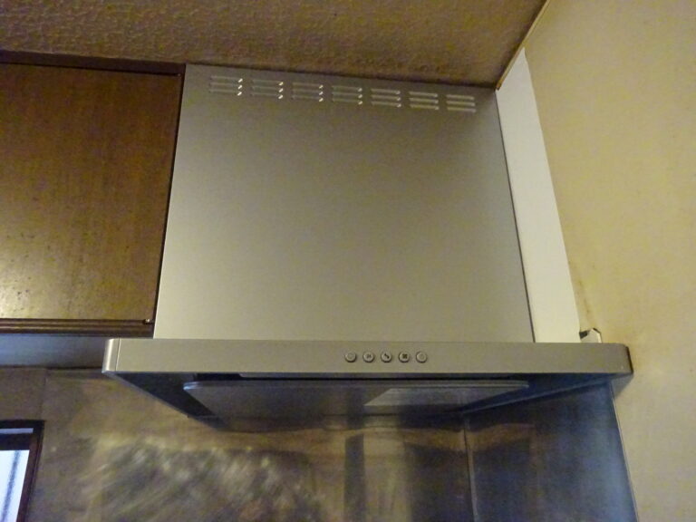 豊橋市キッチンレンジフードシロッコファン交換工事　リクシルレンジフード　　　豊橋市M町T様邸レンジフード交換工事