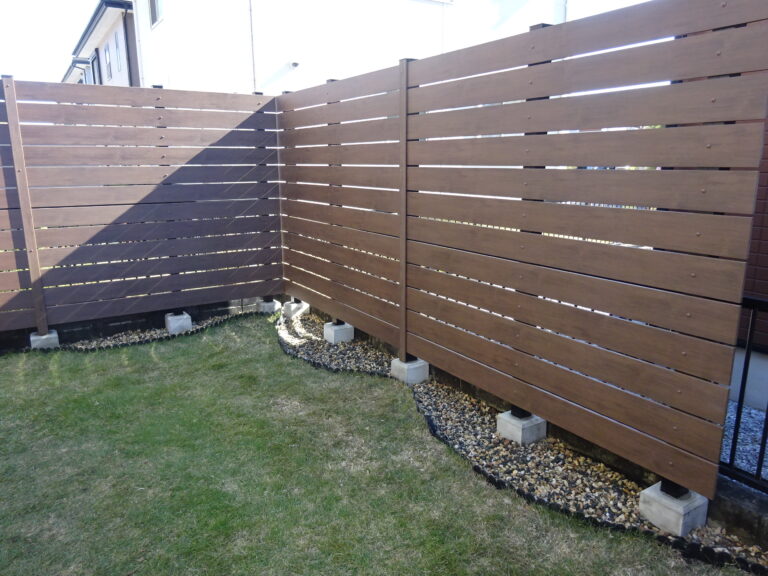 豊橋フェンス設置工事 タカギ樹脂製フェンス ネオカットウッド　豊橋市N町K様邸樹脂フェンス設置工事